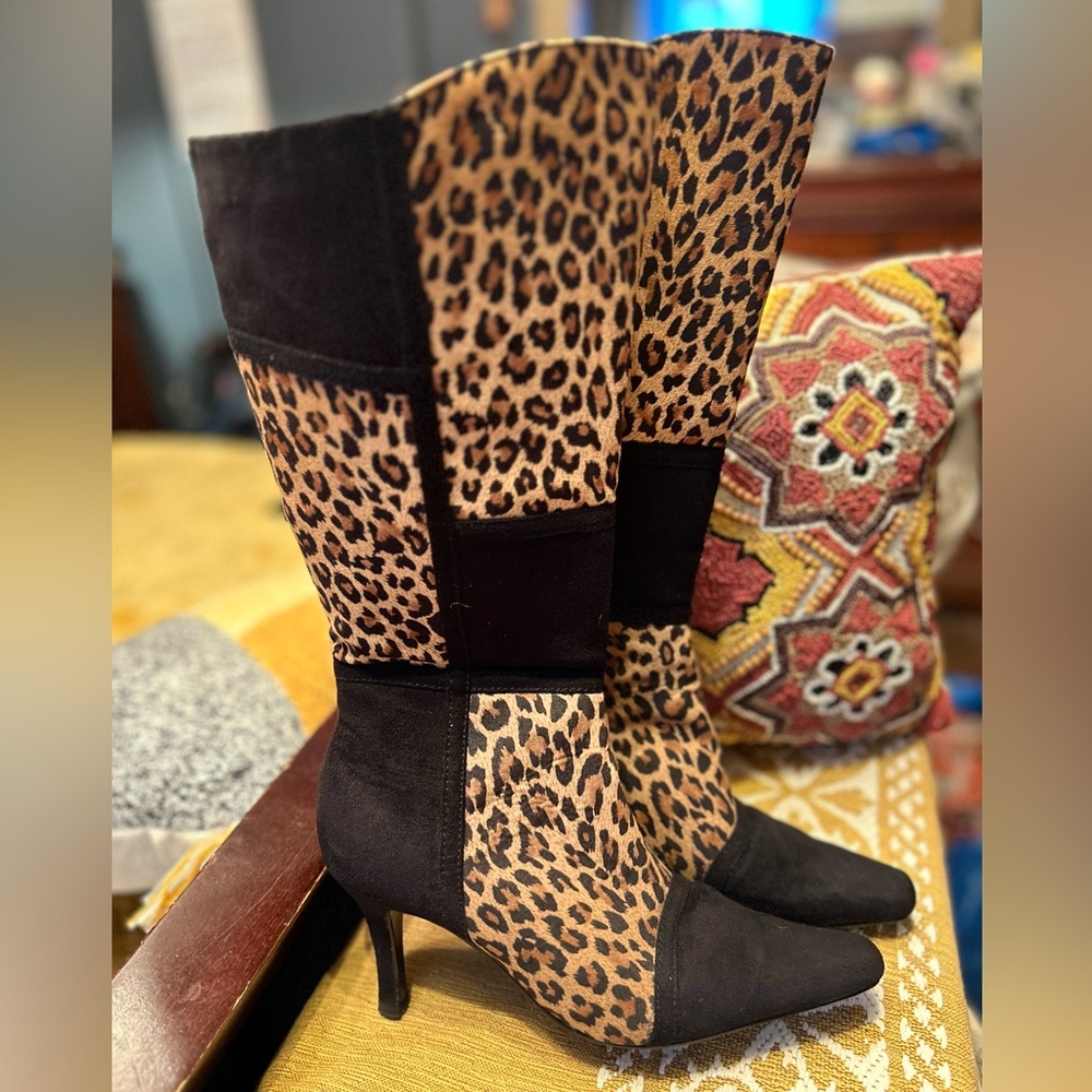 Amanda size 7 jungle fever boots